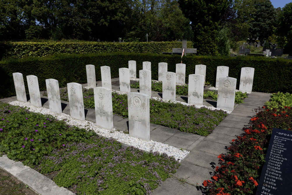 Commonwealth War Graves Old Municipal Cemetery Haaksbergen #3