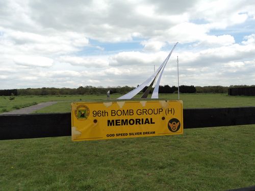 Monument 96th Bomb Group USAAF - Snetterton - TracesOfWar.nl