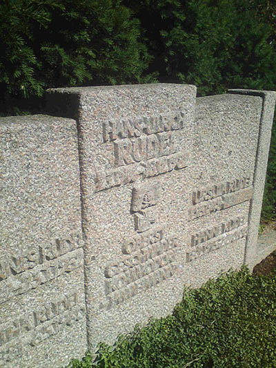 Grave Hans-Ulrich Rudel