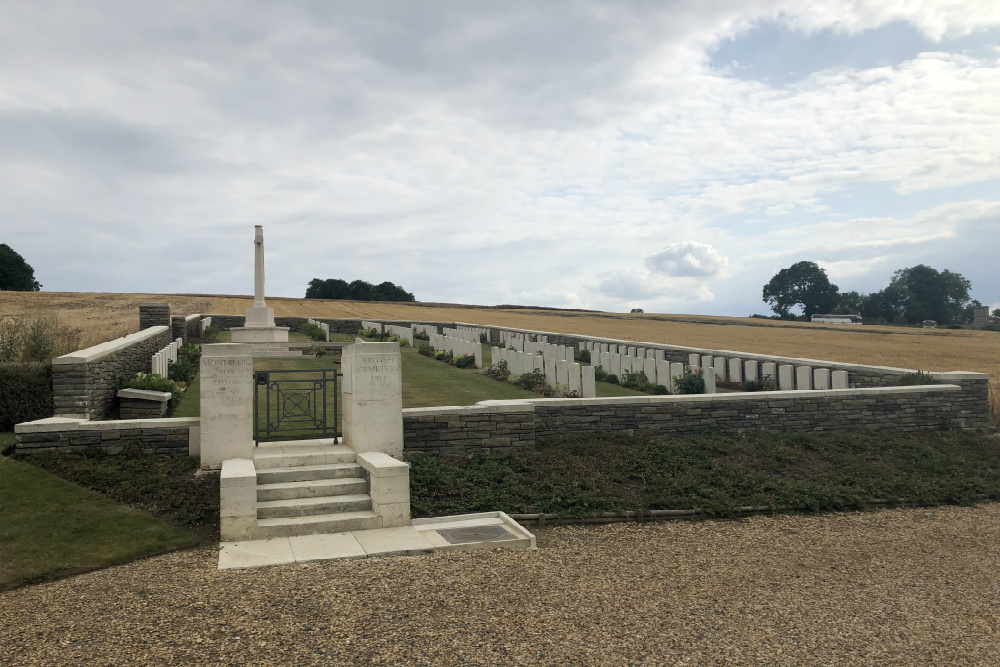 Oorlogsbegraafplaats van het Gemenebest Montreuil-aux-Lions