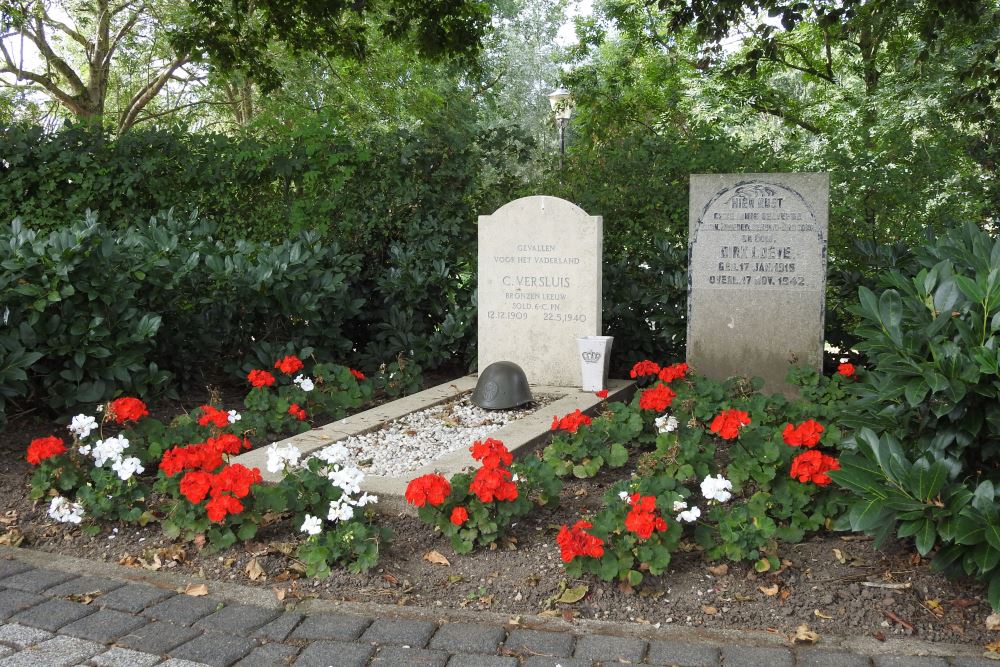 Dutch War Graves General Cemetery Giessen-Oudekerk