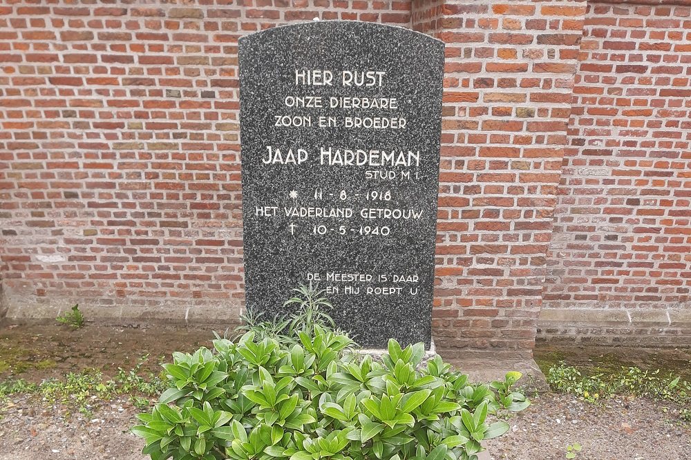 Nederlands Oorlogsgraf Nederlands Hervormde Begraafplaats Zoeterwoude-Dorp