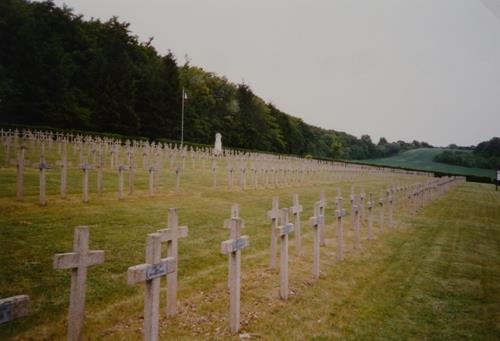 French War Cemetery Lacroix-sur-Meuse