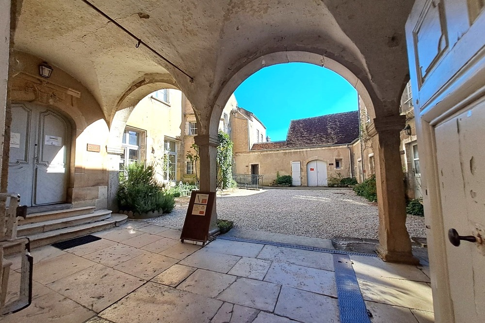 Memorial  Boarding School Vézelay #3