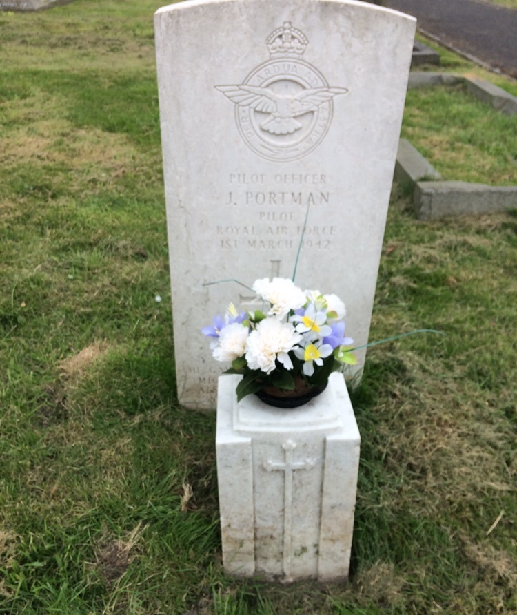 Commonwealth War Grave Elsecar Cemetery