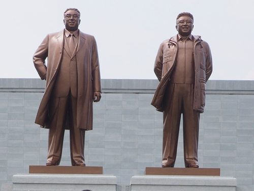 Statue Kim Il-sung - Wonsan - TracesOfWar.com
