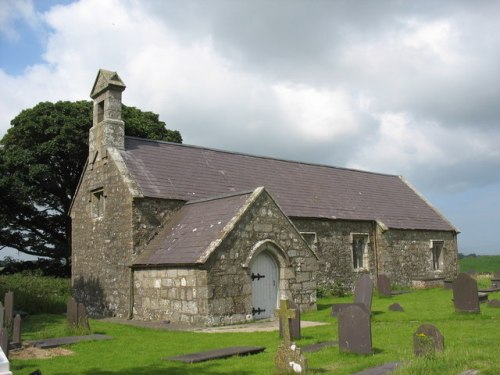 Oorlogsgraf van het Gemenebest St. Dyfnan Churchyard