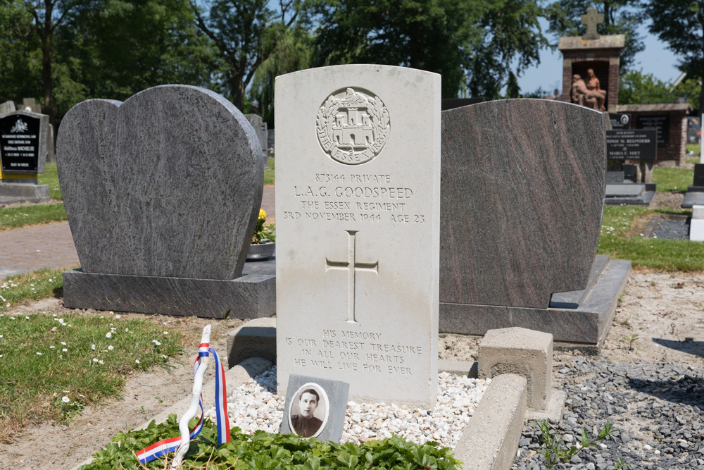 Commonwealth War Grave Roman Catholic Cemetery Fijnaart