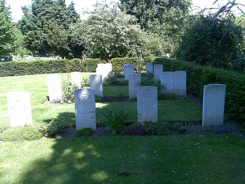 Commonwealth War Graves South Ealing Cemetery