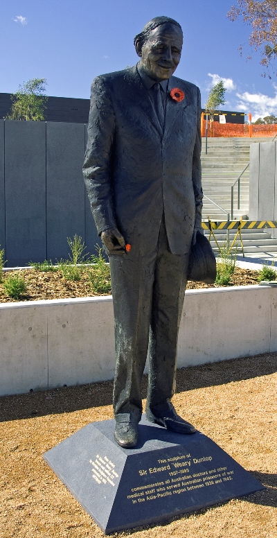 Statue of Weary Dunlop
