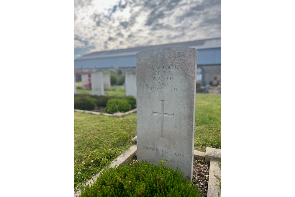 Commonwealth War Graves Cabourg #2