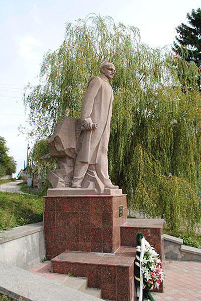 Monument Yaroslav Stetsko