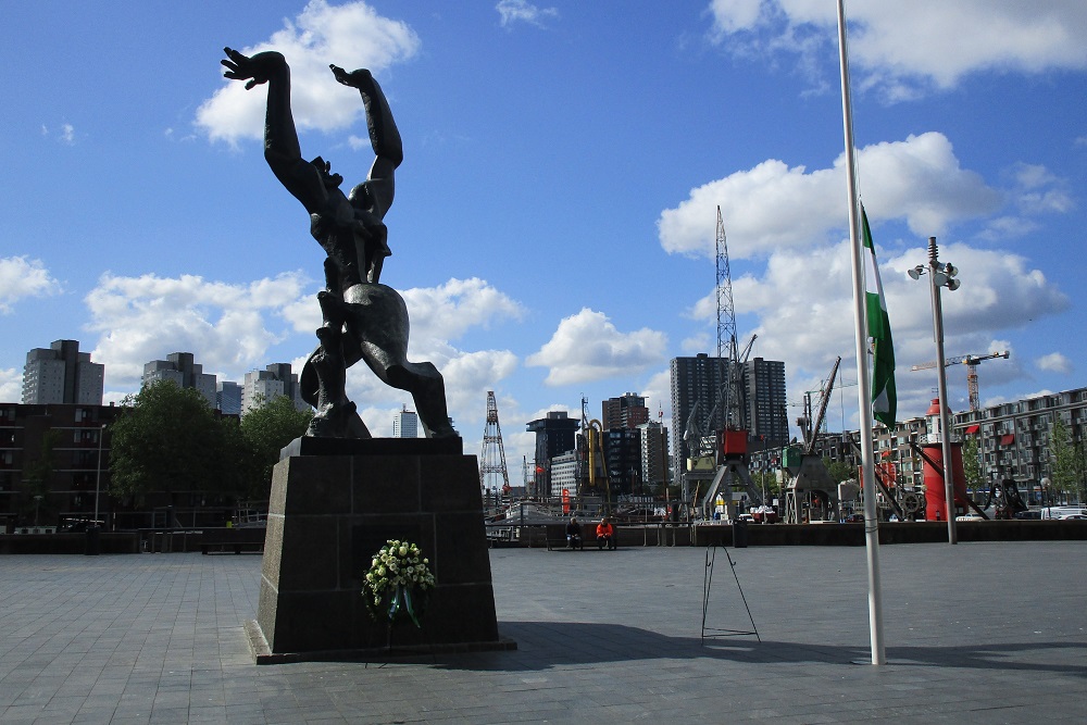 Monument 'De Verwoeste Stad' Rotterdam