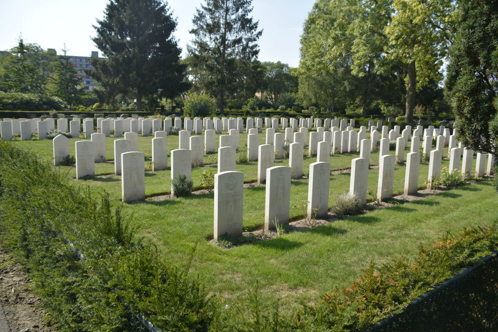 Oorlogsbegraafplaats van het Gemenebest Eindhoven-Woensel