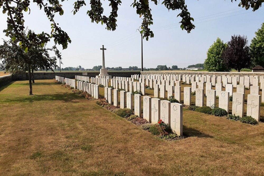 Commonwealth War Cemetery Rue-des-Berceaux #2