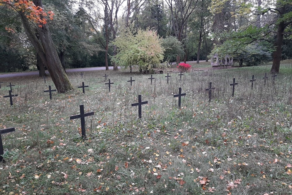 Graves of Bomb Casualties and War Repatriates Erfurt Ehrenhain 3