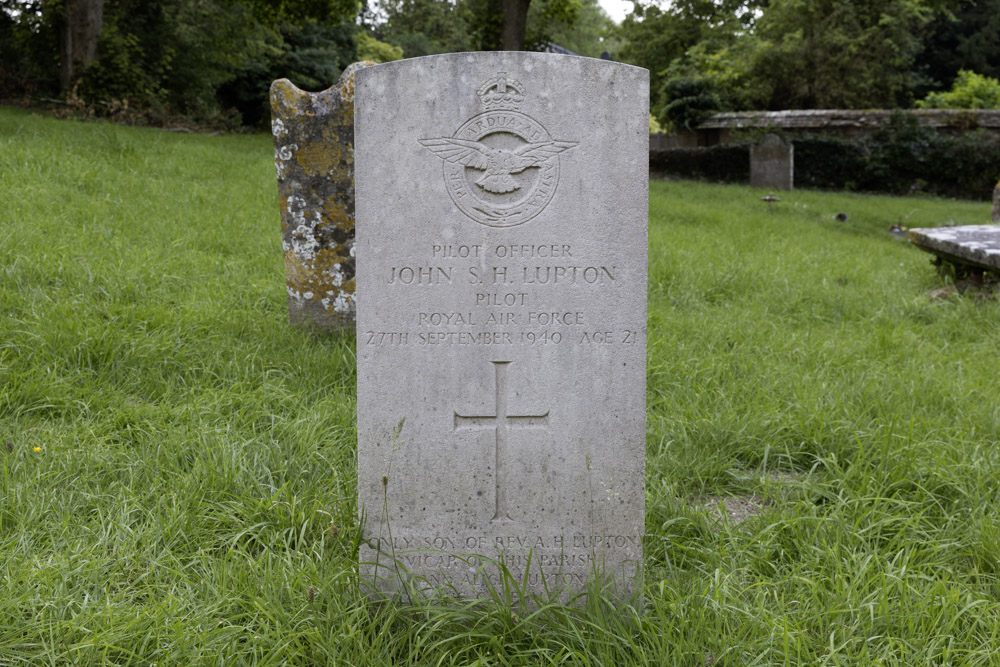 Commonwealth War Graves All Saints Churchyard #3