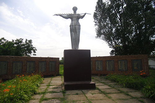 Mass Grave Soviet Soldiers & War Memorial Biloyarivka