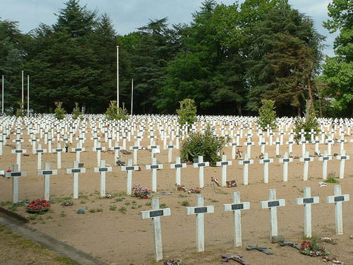Franse Oorlogsbegraafplaats La Chauvinire