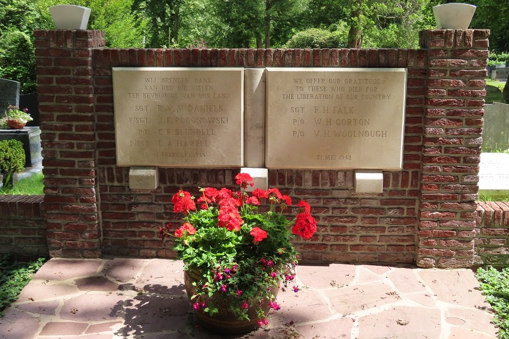 Monument RAF Algemene Begraafplaats Diepenveen