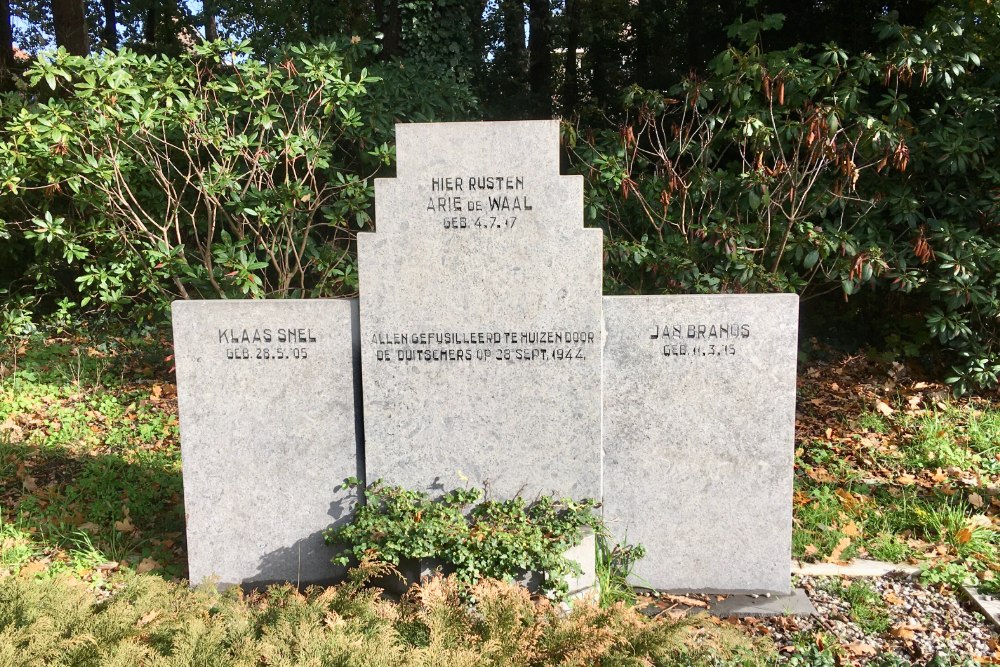Nederlandse Oorlogsgraven Oude Gemeentelijke Begraafplaats Huizen