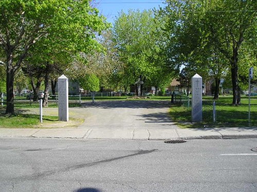 Commonwealth War Graves Pointe-aux-Trembles Cemetery
