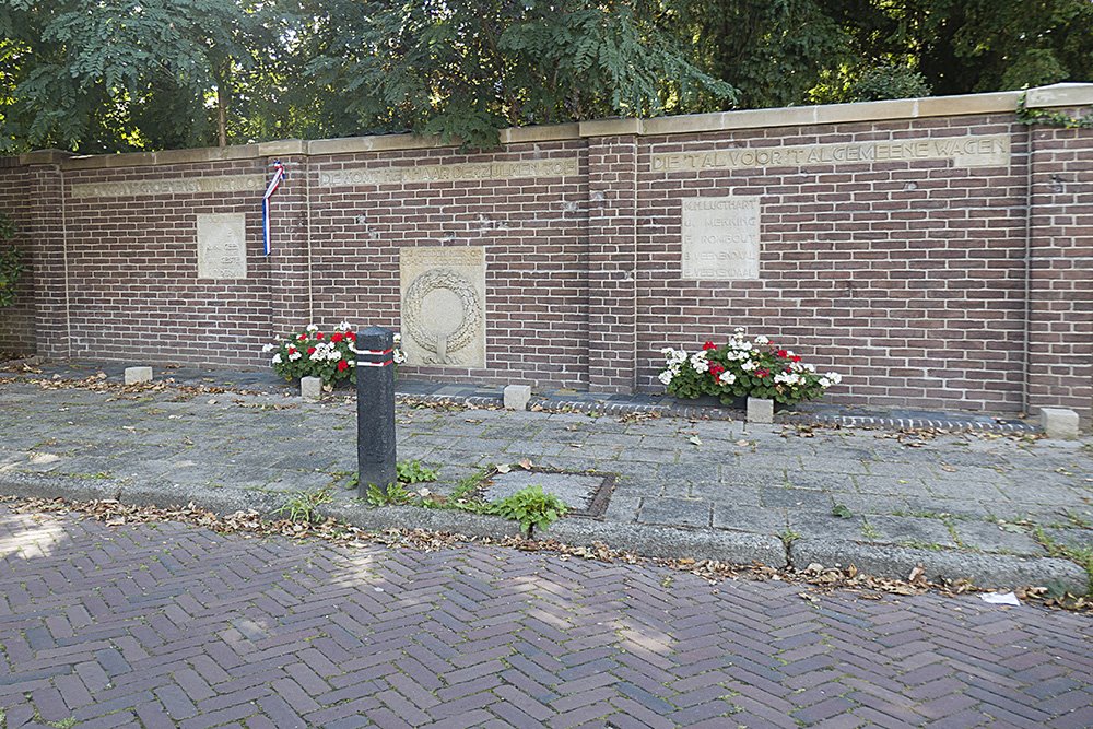 Monument en Kogelinslagen Executie 20 Maart 1945
