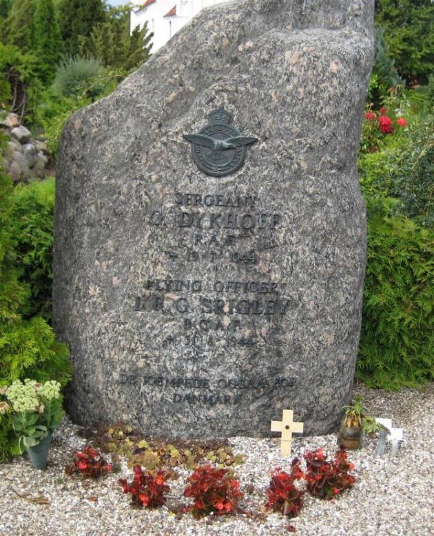 Oorlogsgraven van het Gemenebest Kerkhof Faarevejle
