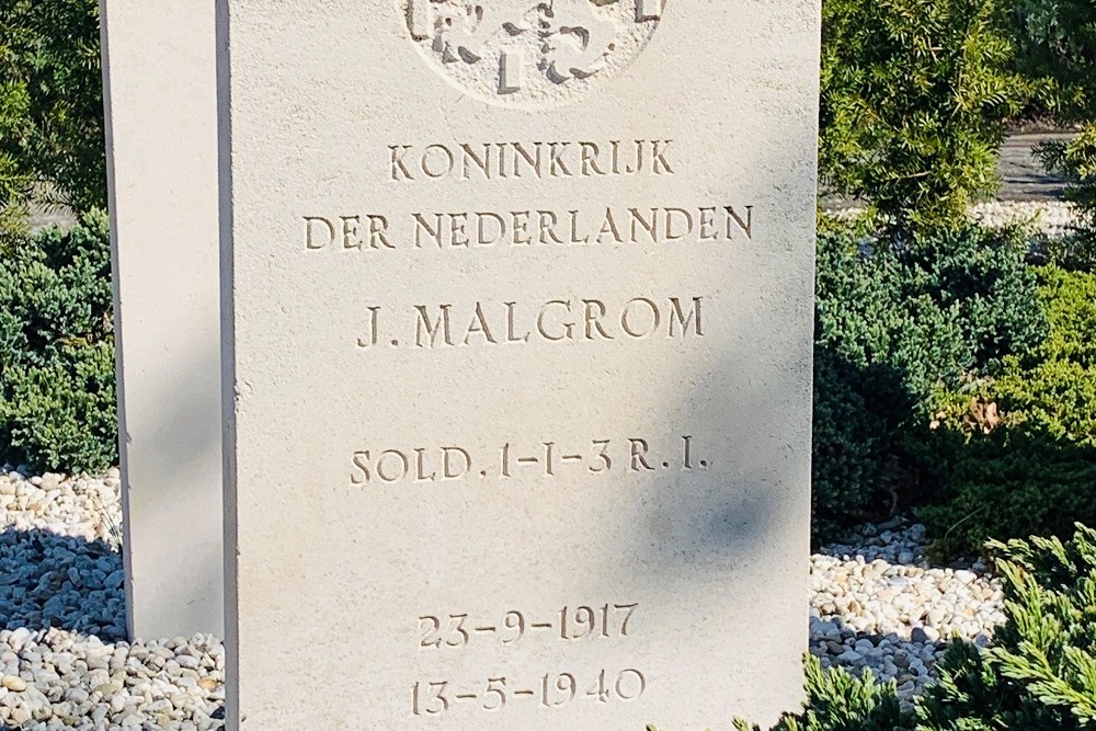 Dutch War Graves General Cemetery Numansdorp #4