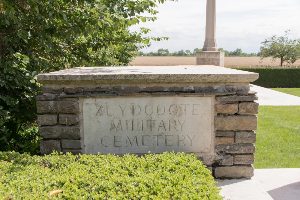 Oorlogsbegraafplaats van het Gemenebest Zuydcoote Military Cemetery