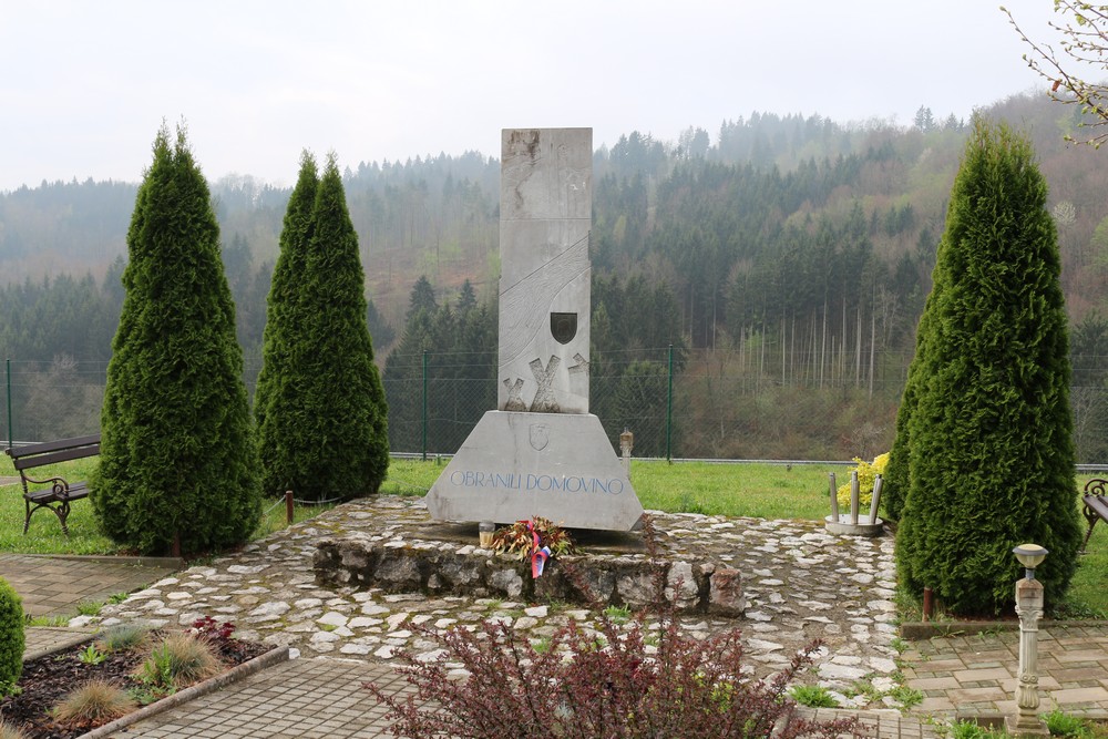 Monument en pantservoertuig Martinja Vas