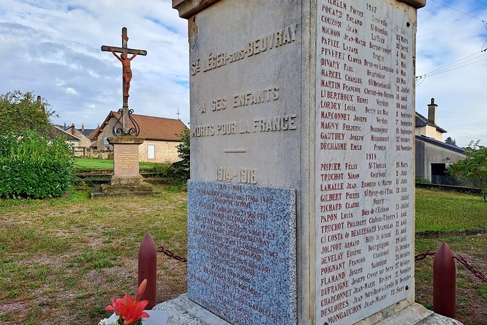 Oorlogsmonument Saint-Lger-sous-Beuvray #4