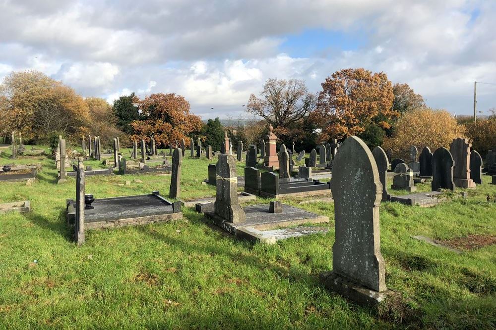 Commonwealth War Graves Brynteg Congregational Chapelyard
