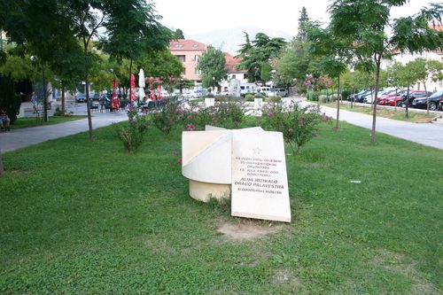 Monument Alija Rizakalo