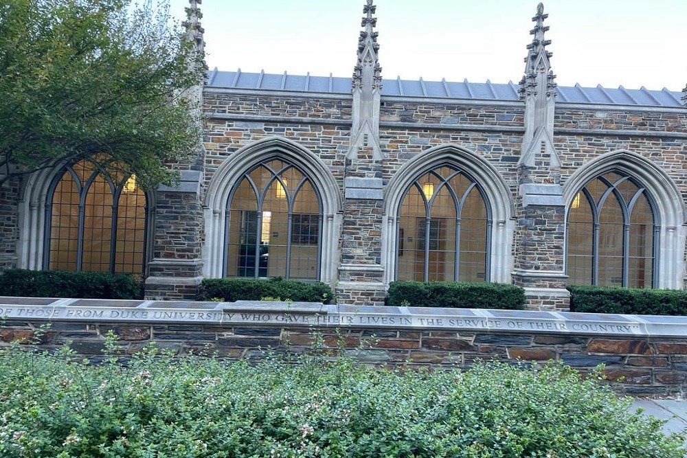Gedenkteken Duke Chapel Quadrangel