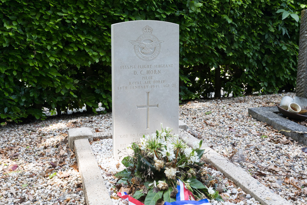 Commonwealth War Grave Dutch Reformed Cemetery Bergharen