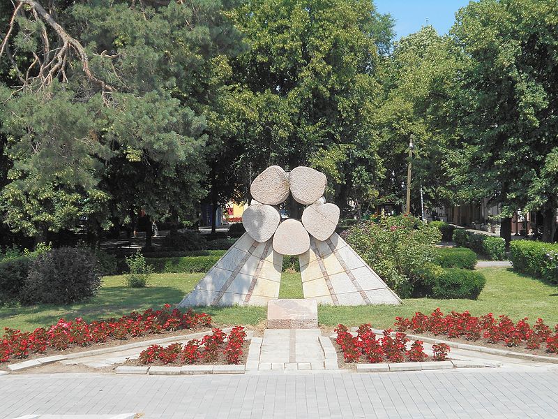 Monument Omgekomen Partizanen Novi Bečej