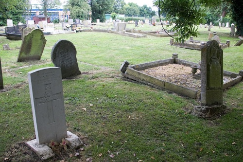 Commonwealth War Graves St. Bartholomew Churchyard