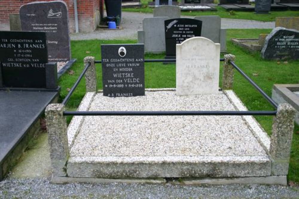 Dutch War Graves Municipal Cemetery