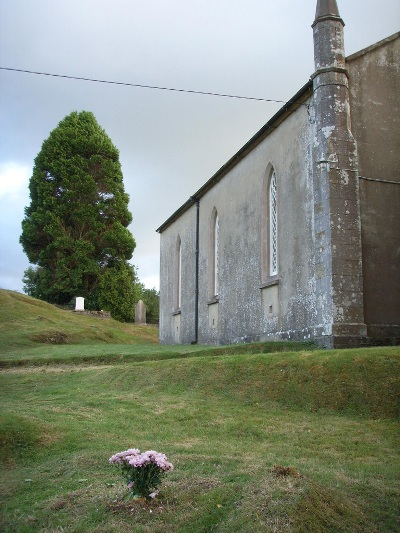 Oorlogsgraf van het Gemenebest Dernakesh Church of Ireland Churchyard