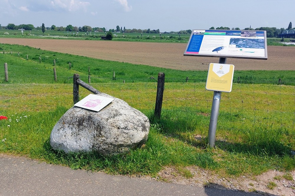 Liberation Route Marker 123