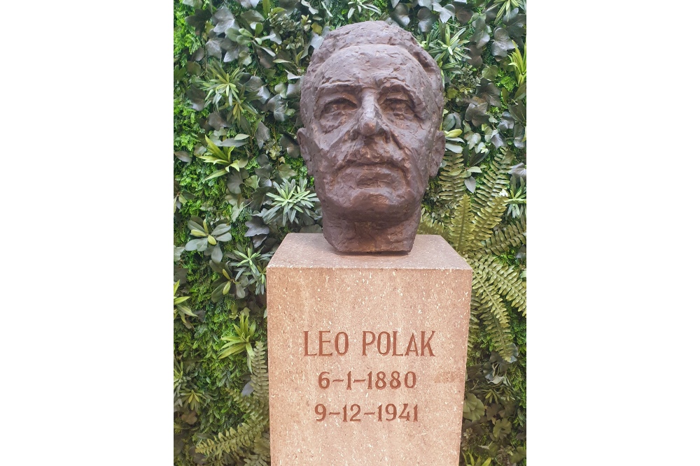 Borstbeeld Leo Polak #1