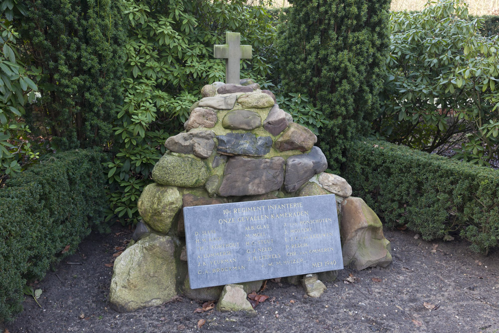 Monument Nederlands 10e Regiment Infanterie Nederlandse Militair Ereveld Grebbeberg