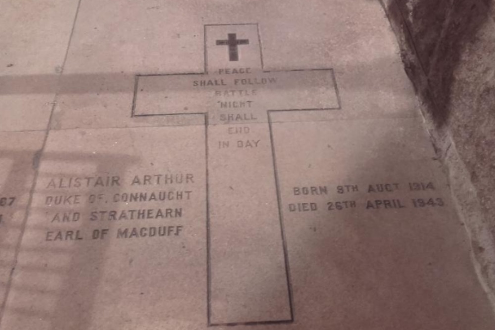 Commonwealth War Grave St Ninian's Chapelyard