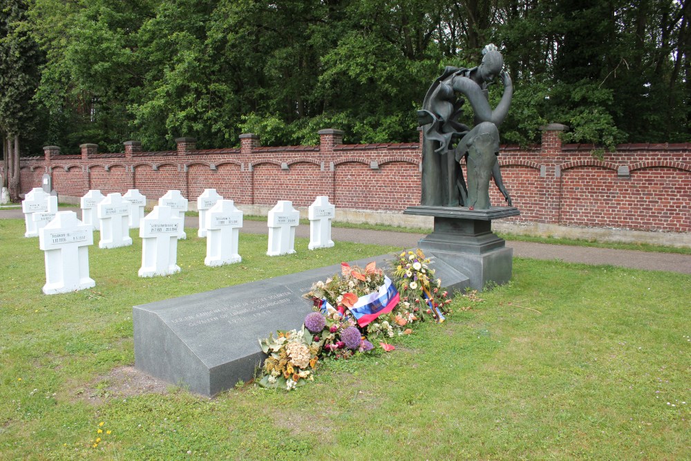 Russisch Monument Begraafplaats Genk