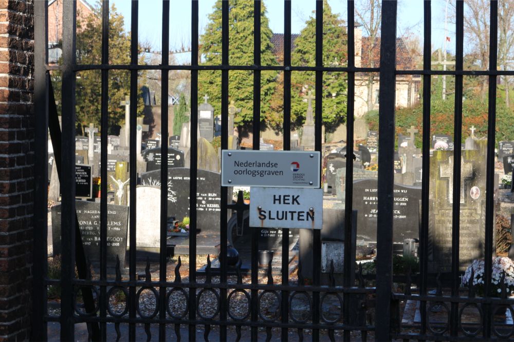 Dutch War Graves Roman Catholic Cemetery Wamel #4