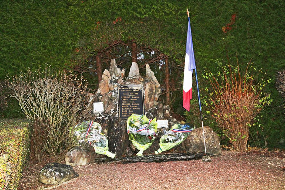 War Memorial La Postolle