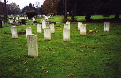 Commonwealth War Graves Englefield Green Cemetery