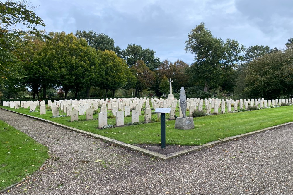 Commonwealth War Graves General Cemetery Bergen