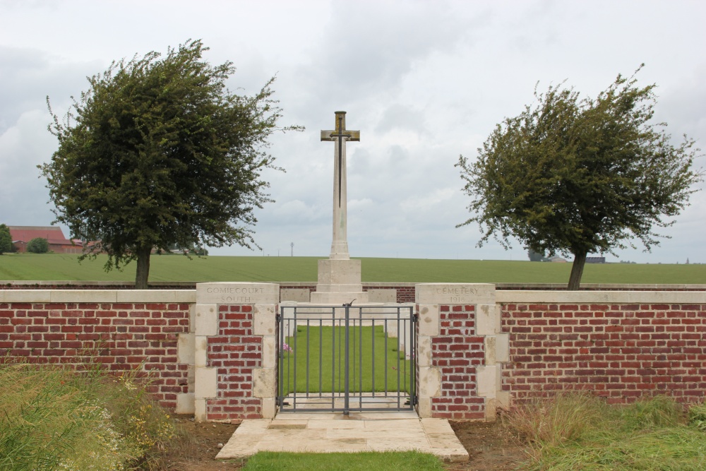 Commonwealth War Cemetery Gomiecourt South